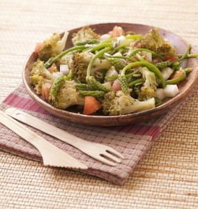 Salade d’asperges sauvages au brocoli, chou rave et tomates