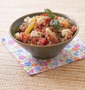 Salade fraîcheur au quinoa, poivrons, tomates, chou-rave et feta