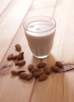 Comment faire son lait d’amandes maison (tutoriel en pas à pas)