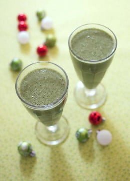 Green smoothie mache, banane, poires et lait d’amandes