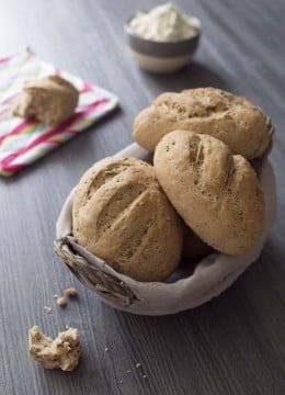 Petits pains rustiques aux graines de lin et sésame : photo de la recette