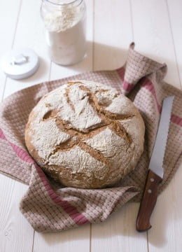 Pain cocotte rustique à la farine de seigle : photo de la recette