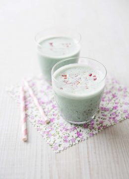 Unicorn latte – lait de licorne à la spiruline