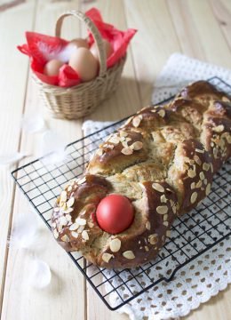 Tsoureki  – brioche de Pâques traditionnelle en Grèce