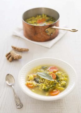 Couscous végétarien au fonio, carottes et olives noires