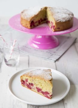 Gâteau ultra moelleux aux framboises – sans lactose