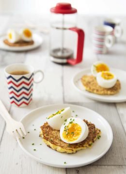 Pancakes de chou-fleur et oeufs mollets : photo de la recette