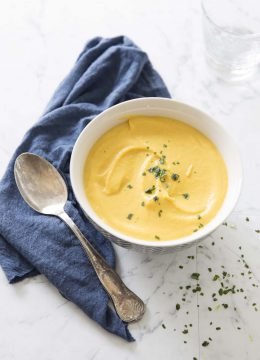 Soupe de chou-fleur et patates douces aux épices : photo de la recette