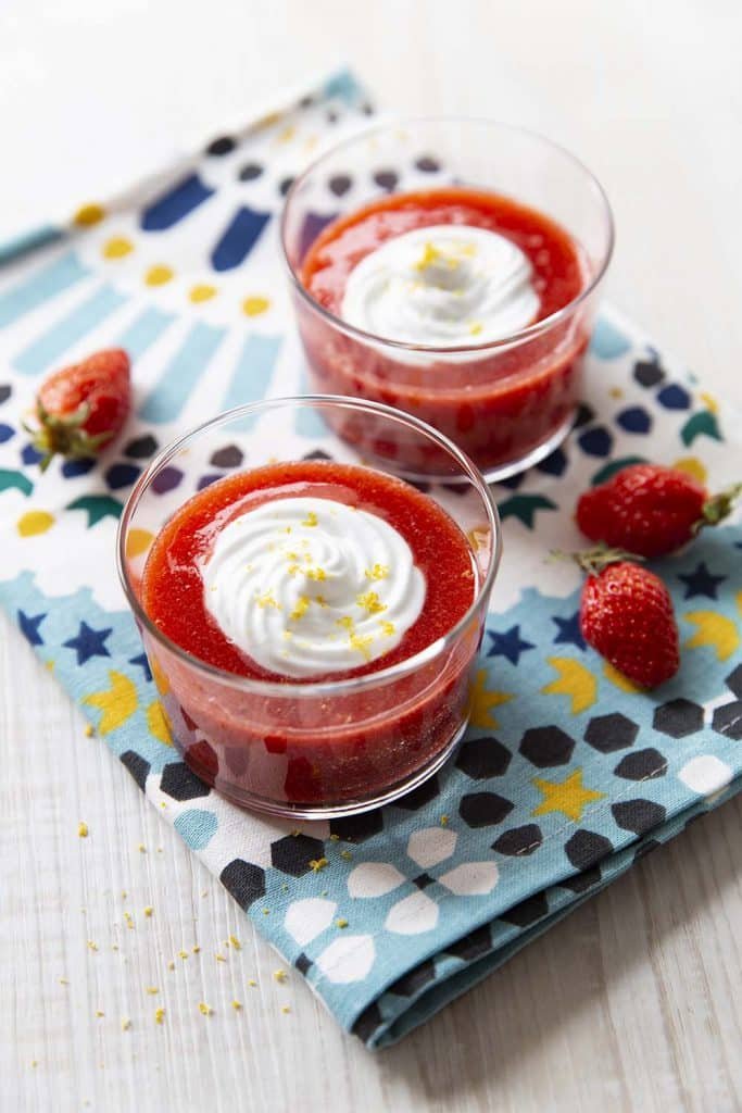 Photo de la recette : Soupe de fraises, chantilly coco