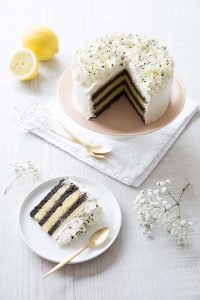 Layer cake citron sésame noir – sans gluten