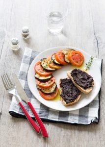 Salade de tomates et aubergines, sauce pastis