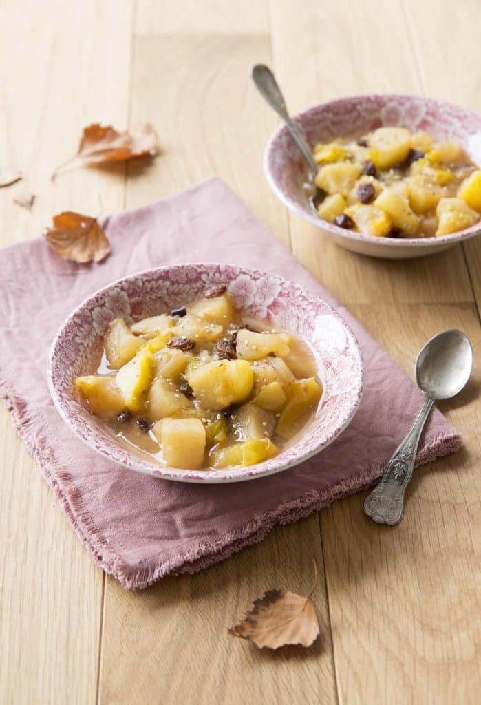 Photo de la recette : Compotée de prunes, pommes et raisins secs à la cannelle