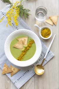 Soupe d’asperge et flocons de pois chiche