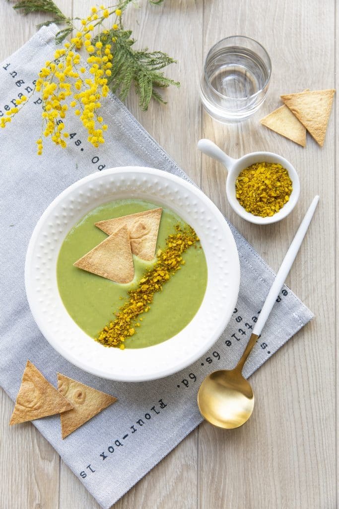 Photo de la recette : Soupe d’asperge et flocons de pois chiche