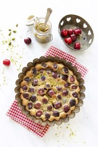 Clafoutis cerises pistache – sans lactose option sans gluten