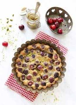 Clafoutis cerises pistache – sans lactose option sans gluten