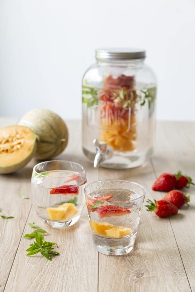 Photo de la recette : Eau fruitée melon, fraises et verveine citronnée