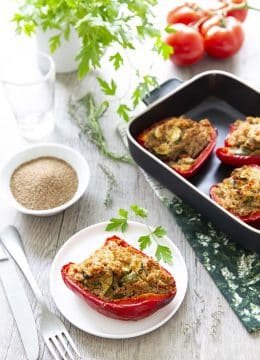 Poivrons farcis au fonio, courgette et tomates – sans fodmaps