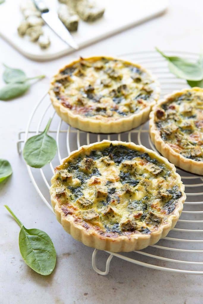 Photo de la recette : Tartelettes aux épinards chèvre et tofu à l’ail des ours & noisettes