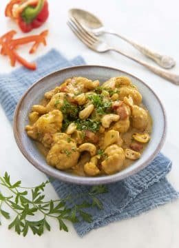 Curry de chou-fleur à la mangue et aux noix de cajou