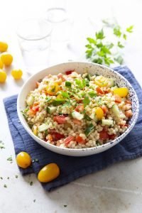 Salade d’orge aux tomates, poivrons et concombre