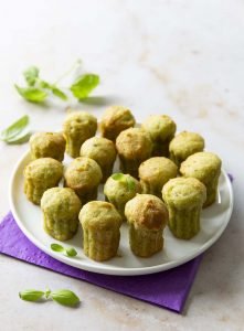 Délicieux cannelés salés au basilic et parmesan – en vidéo