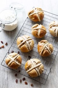 Brioche anglaise Hot cross buns – vegan