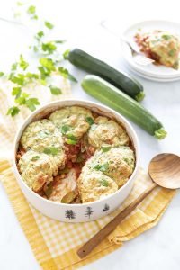 Cocotte méditerranéenne de quenelles de courgette et feta, sauce tomate