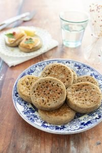 Crumpets anglais – grosse crêpe épaisse pour le brunch