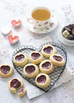 Biscuits coeur cerises pour la Saint-Valentin