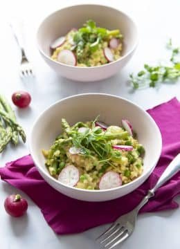 Risotto printanier aux asperges, petits pois et radis