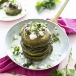 Blinis aux orties et parmesan