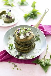 Blinis aux orties et parmesan