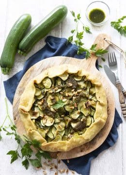 Tarte rustique à la courgette et au pesto de persil