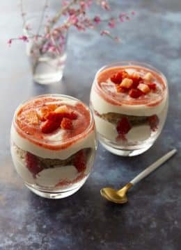 Tiramisu végan aux fraises