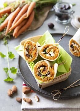 Wraps aux carottes, olives noires, feta et coriandre