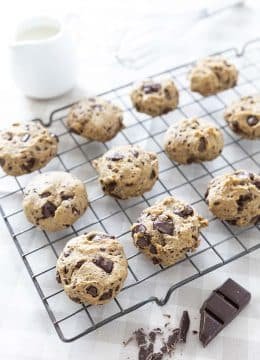 Cookies vegan hyperprotéinés aux pépites de chocolat et aux pois chiches