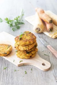 Galettes de panais, carottes au gingembre et coriandre