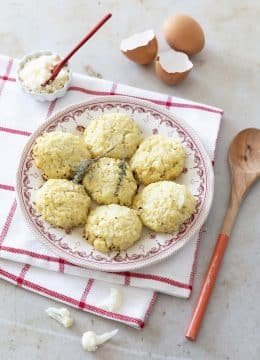 Galettes de chou-fleur au parmesan et au thym