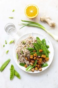 Tempeh laqué à l’orange et au gingembre – sans gluten