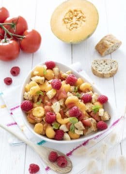 Recette Salade melon, framboise, mozzarella, tomates et pain