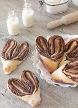 Recette Petits pains au lait vegan à la pâte à tartiner, avec un joli façonnage coeur