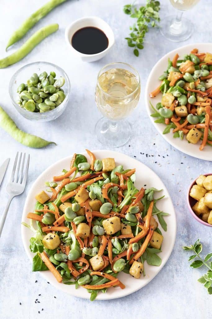 Photo de la recette : Salade printanière tofu caramélisé au sirop d’érable, carottes et fèves