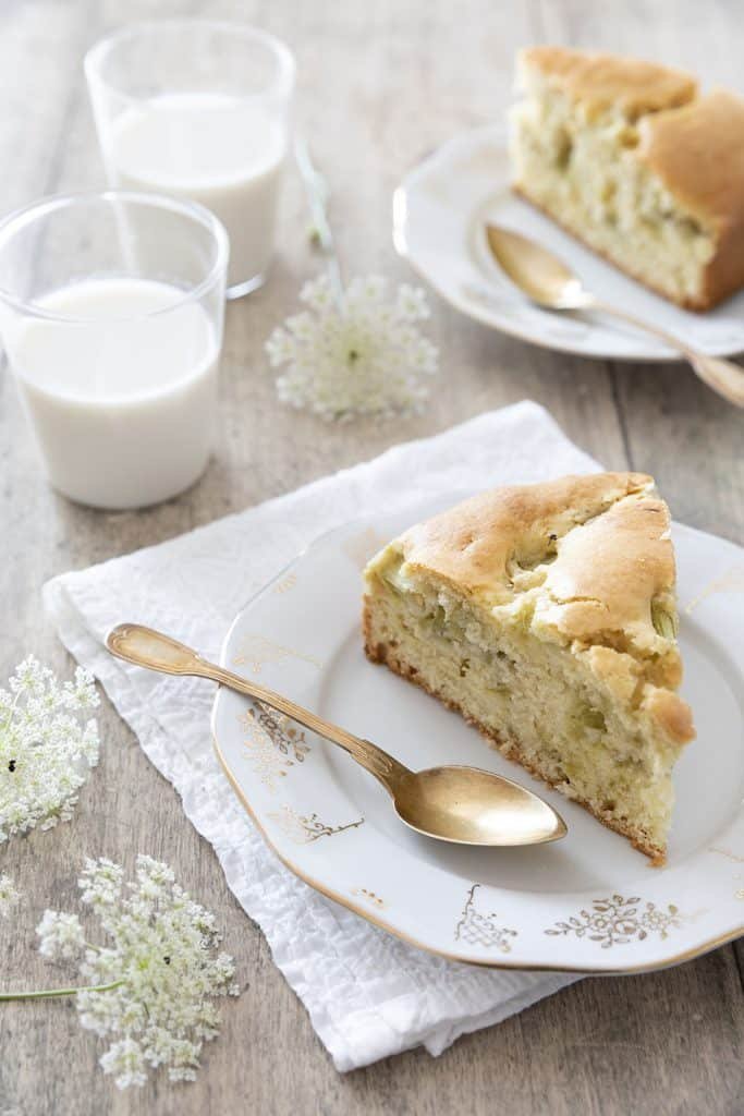 Photo de la recette : Gâteau au yaourt à la rhubarbe – sans lactose