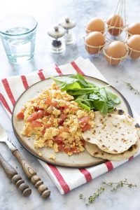 Oeufs brouillés à la tomate