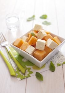 Salade fraicheur melon, feta et menthe – à servir bien frais !