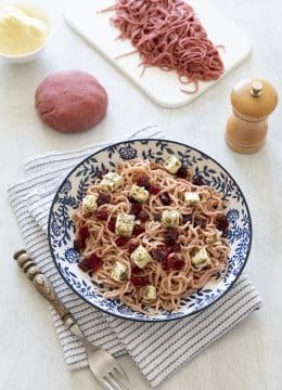 Spaghetti à la betterave – pâtes fraîches