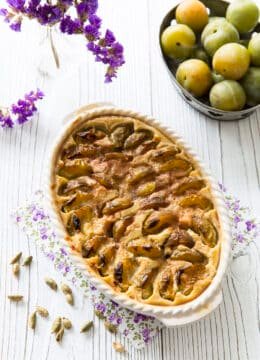 Clafoutis moelleux aux prunes Reine-Claude, délicieuse recette traditionnelle