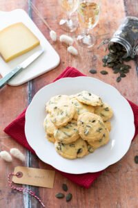 Biscuits sablés salés aux graines de courge et comté, pour un apéro gourmand